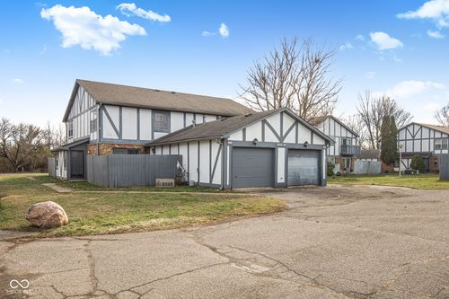 9887 Royce Dr, Indianapolis, IN, 46235-2372 | Card Image