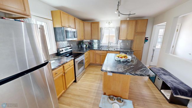 Beautiful Kitchen with Center Island | Image 6