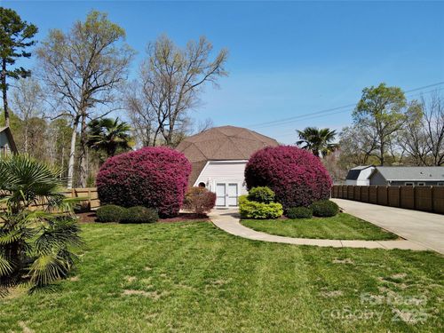 7977 Lucky Creek Ln, Denver, NC, 28037-8003 | Card Image