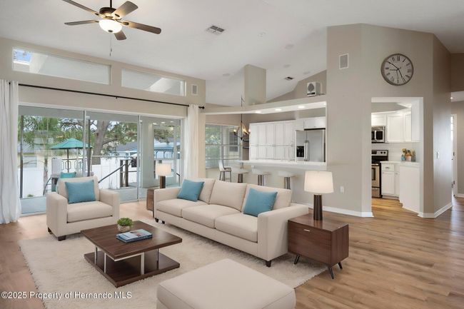 11242 Riddle Dr, House other with 3 bedrooms, 3 bathrooms and null parking in SPRING HILL FL | Image 9