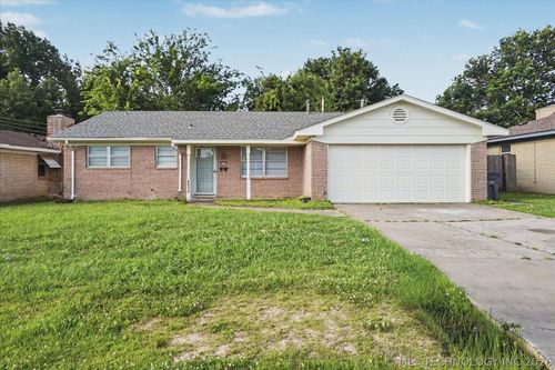 8512 E 24th Pl, Tulsa, OK, 74129-3004 | Card Image