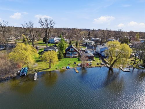 329 Lansing Dr, Waterford, MI, 48328-3038 | Card Image