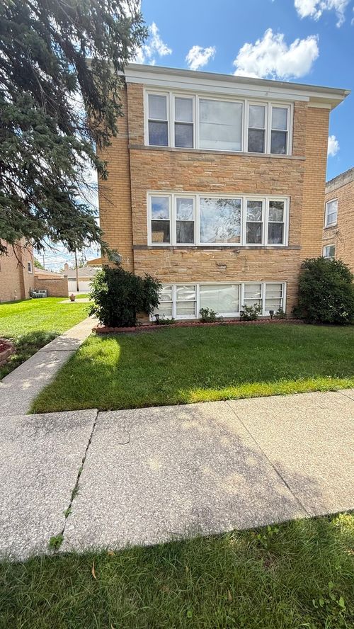10301 Chaucer St, Westchester, IL, 60154-3507 | Card Image
