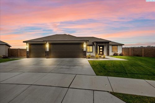 6115 W 32nd Ave, Kennewick, WA, 99338-5619 | Card Image