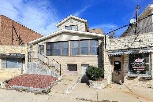 1e-7050 W Higgins Ave, Chicago, IL, 60656-1977 | Card Image