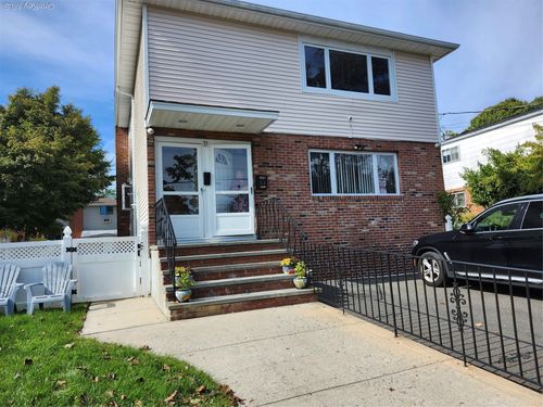 2-33 Graywood Rd, Port Washington, NY, 11050-1515 | Card Image