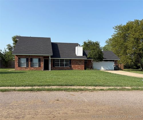 2700 Little John Dr, Durant, OK, 74701-1661 | Card Image