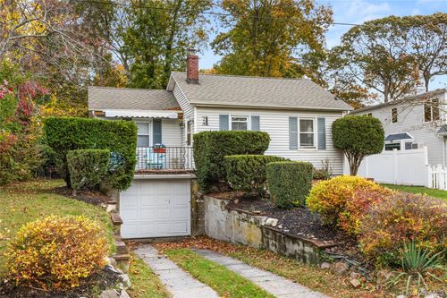 24 Locust Rd, Wading River, NY, 11792-1320 | Card Image