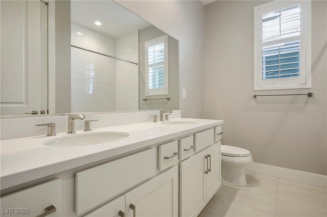 Upstairs Full Hall Bathroom. | Image 35