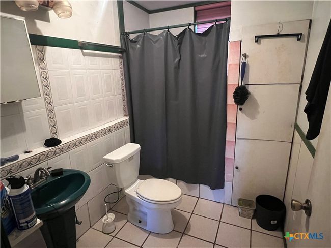 109 W Crockett St, House other with 4 bedrooms, 2 bathrooms and null parking in Giddings TX | Image 12