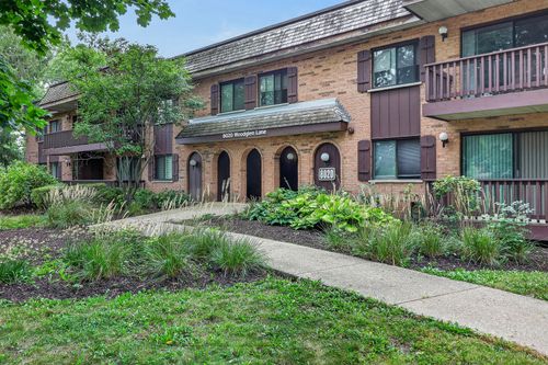 202-8020 Woodglen Ln, Downers Grove, IL, 60516-4571 | Card Image