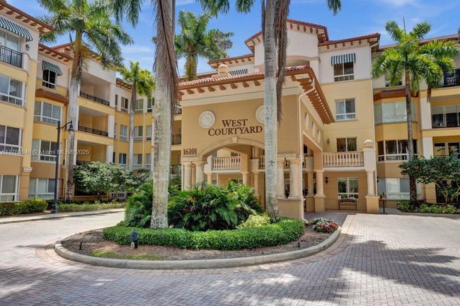 APT-342 - 16101 Emerald Estates Dr, Condo with 2 bedrooms, 3 bathrooms and null parking in Weston FL | Image 4