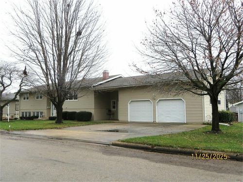 1304 8th St, Grundy Center, IA, 50638-1311 | Card Image