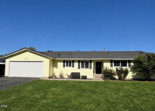 3879 Coronado Way, Klamath Falls, OR, 97603-7610 | Card Image