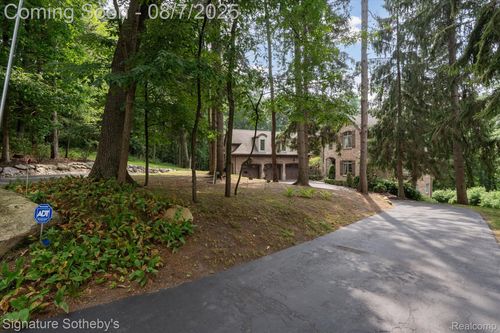 6184 Kingsley Ct, Brighton, MI, 48116-8067 | Card Image