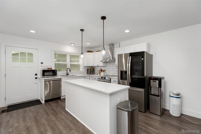 Stainless steel appliances included! | Image 4