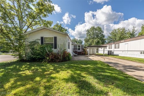 55 Patio Ln, Olmsted Twp, OH, 44138-2952 | Card Image