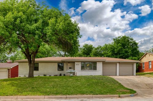 2416 Hillview Dr, Fort Worth, TX, 76119-2723 | Card Image