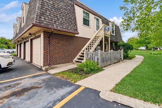 U11 - 820 Pahl Rd, Home with 2 bedrooms, 2 bathrooms and 2 parking in Elk Grove Village IL | Image 18