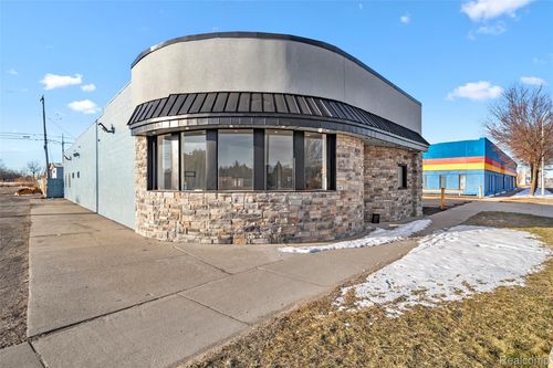 32413 Michigan Ave, Wayne, MI, 48184-1424 | Card Image