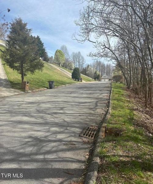 322 Bayberry Dr, Kingsport, TN, 37663-3299 | Card Image