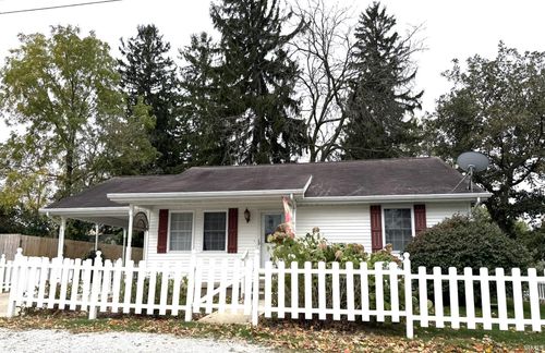 104 E Harrison St, Fairmount, IN, 46928-2005 | Card Image