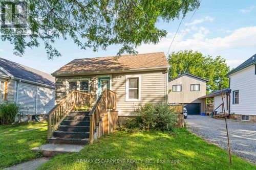 37 Maplecrest Ave, St. Catharines, ON, L2T1A7 | Card Image