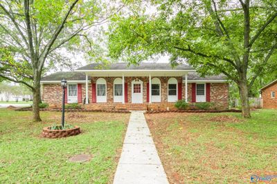 813 Britwood Drive Sw, House other with 3 bedrooms, 2 bathrooms and null parking in Decatur AL | Image 1