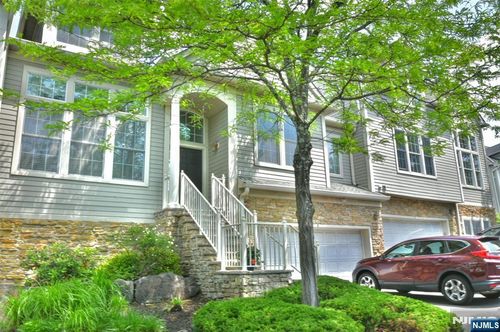 3 Skyview Dr, North Haledon, NJ, 07508-3142 | Card Image