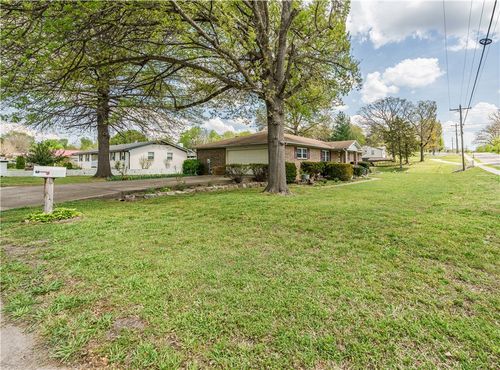 800 E College Ave, Berryville, AR, 72616-3620 | Card Image