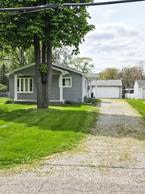 12929 Matthews St, Carleton, MI, 48117-9239 | Card Image