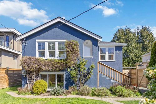 232 Michigan St, Victoria, BC, V8V1R3 | Card Image
