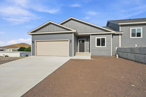 702 S 31st Street, Spearfish, SD, 57783 | Card Image