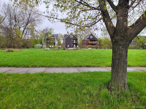 2158 Field St, Detroit, MI, 48214-2339 | Card Image