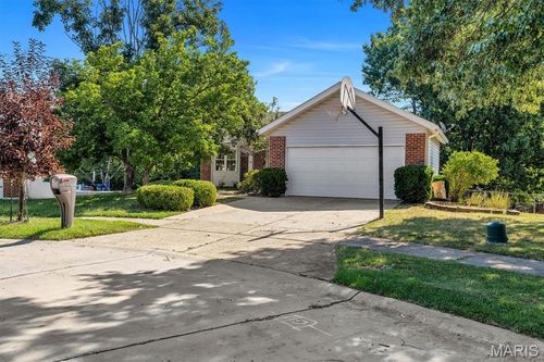 16306 Westglen Farms Ct, Wildwood, MO, 63011-1927 | Card Image