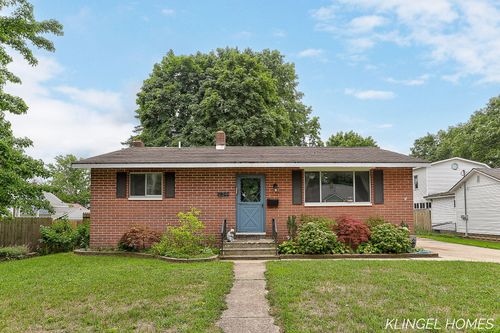 234 River St, Spring Lake, MI, 49456-2053 | Card Image