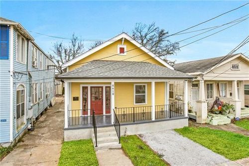 8610 Apricot St, New Orleans, LA, 70118-2237 | Card Image