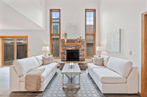 18504 Peach Tree Ct, Minnetonka, MN, 55345-6090 | Card Image