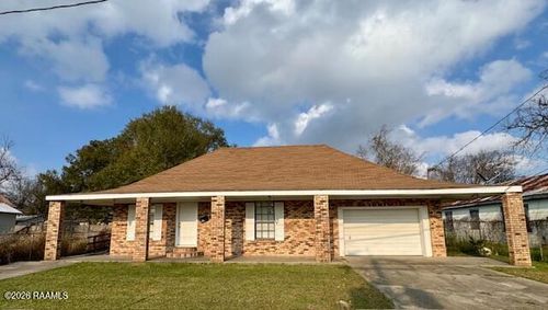 110 W Hyacinth St, Saint Martinville, LA, 70582-3818 | Card Image