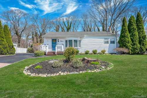 15 Lido Blvd, Lake Grove, NY, 11755-3222 | Card Image
