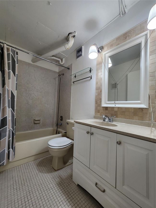APT-211 - 3341 Nw 47 Th Ter, Condo with 1 bedrooms, 2 bathrooms and null parking in Lauderdale Lakes FL | Image 10