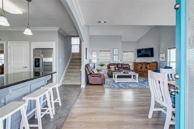 2774 Gulfview Ln, House other with 4 bedrooms, 4 bathrooms and 5 parking in Crystal Beach TX | Image 4