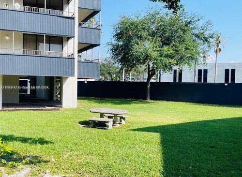 213-16220 Nw 2nd Ave, Miami, FL, 33169-6549 | Card Image