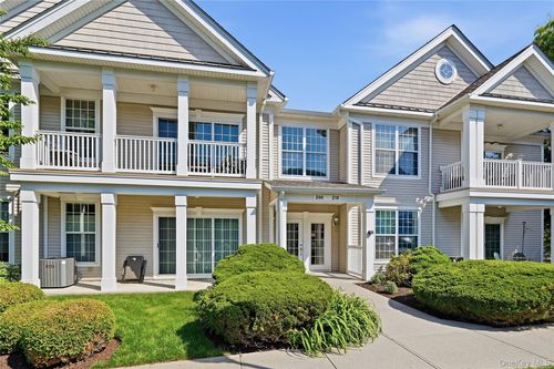 204 Saratoga Ln, Fishkill, NY, 12524-4922 | Card Image