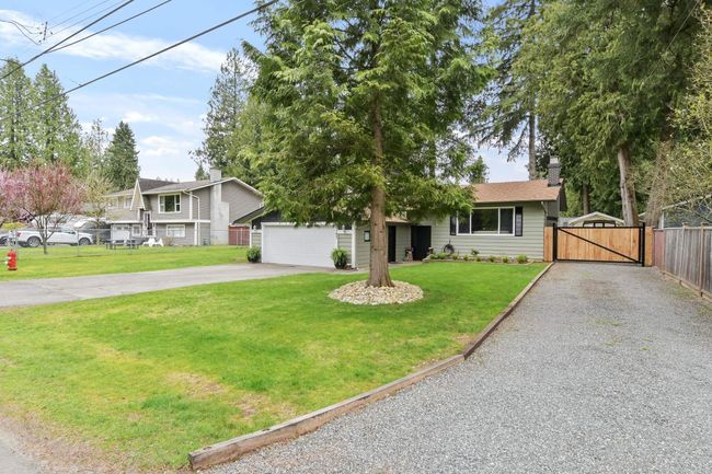 3747 207 Street, House other with 3 bedrooms, 1 bathrooms and 12 parking in Langley BC | Image 3