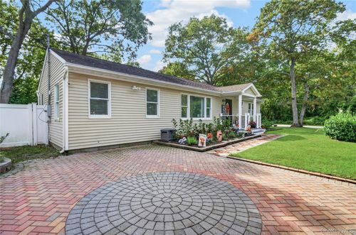 29 Wabil Rd, Miller Place, NY, 11764-2818 | Card Image