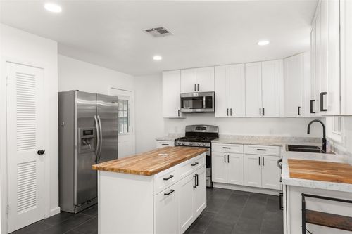 1506 14th Ave N, Texas City, TX, 77590-5420 | Card Image
