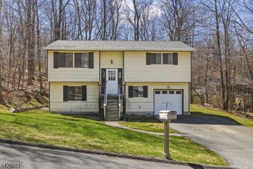 15 Karen Rd, Highland Lakes, NJ, 07422-1011 | Card Image