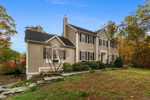 4 Abbey Ln, Newtown, CT, 06470-2784 | Card Image