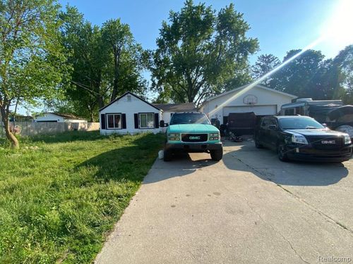 5632 Hughes Rd, Lansing, MI, 48911-3513 | Card Image
